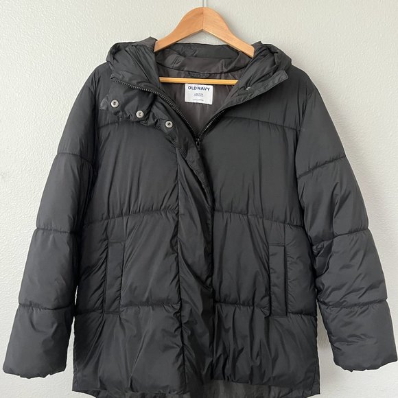 Old Navy petite Water-Resistant Hooded Puffer Jacket - Picture 3 of 5